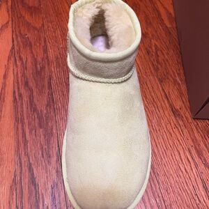 UGG Women's Ankle Boots in Light Yellow